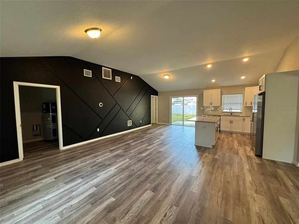For Rent: $2,200 (3 beds, 2 baths, 1393 Square Feet)