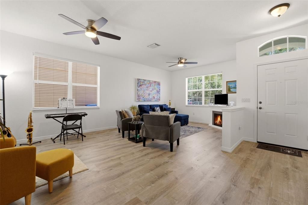 For Sale: $339,900 (3 beds, 2 baths, 1925 Square Feet)