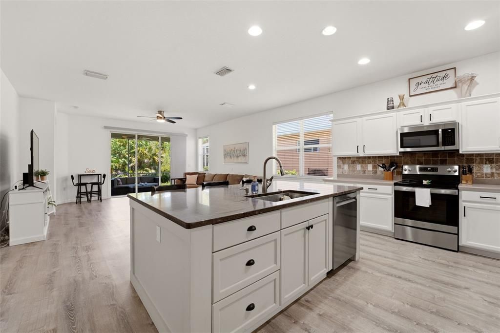 For Sale: $339,900 (3 beds, 2 baths, 1925 Square Feet)