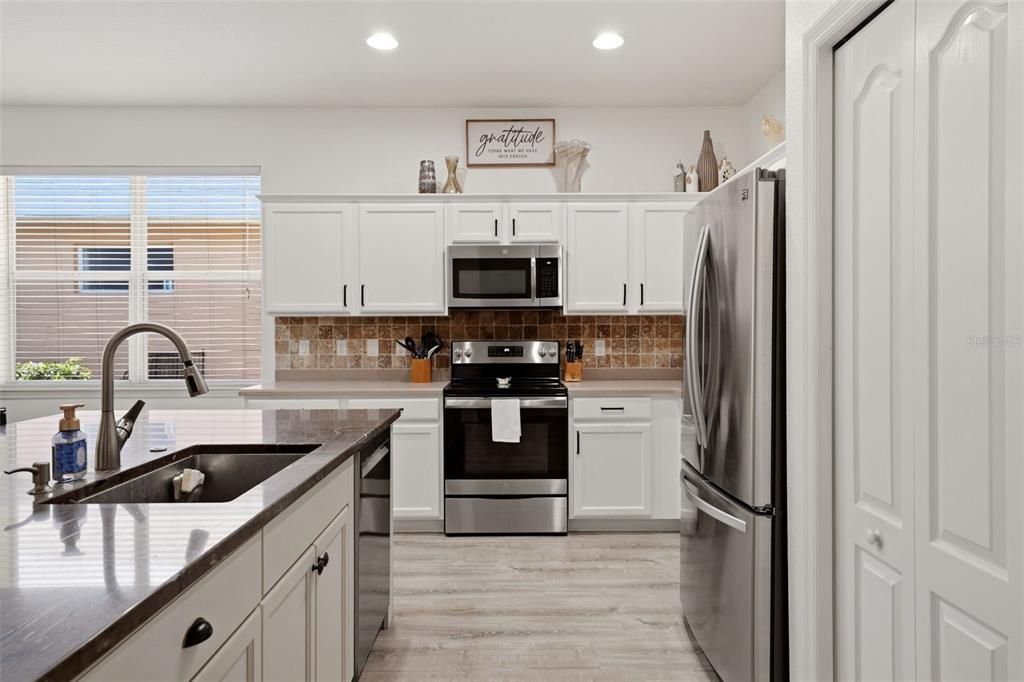 For Sale: $339,900 (3 beds, 2 baths, 1925 Square Feet)