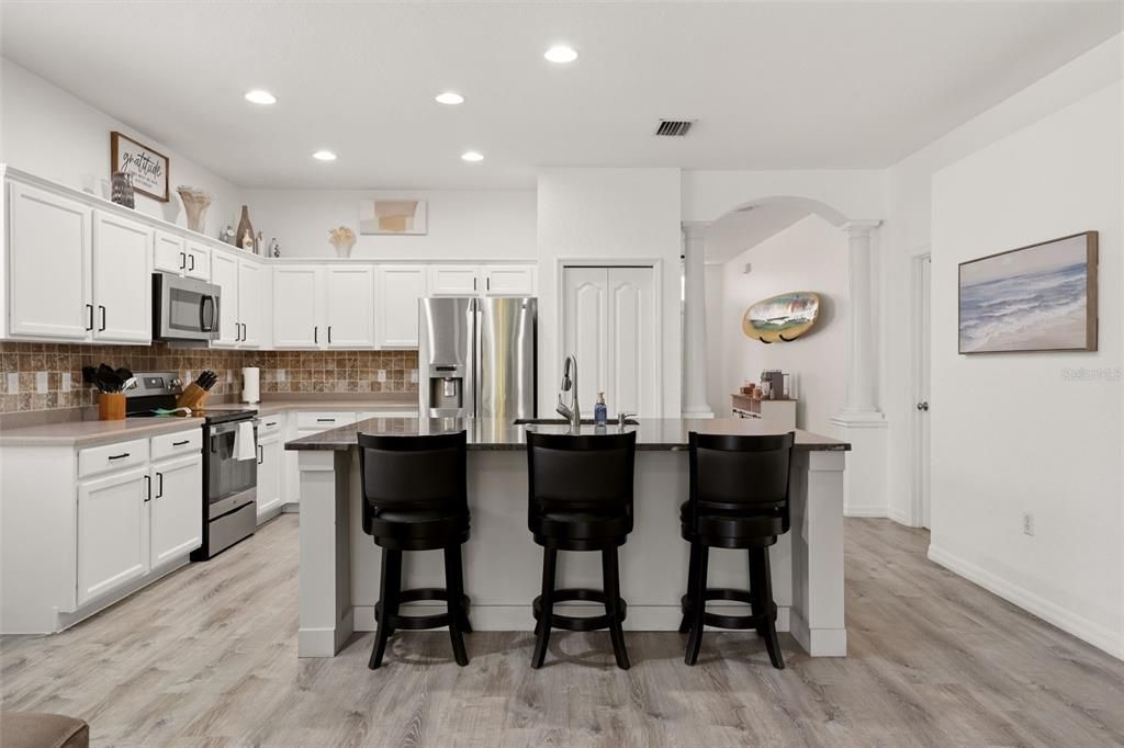 For Sale: $339,900 (3 beds, 2 baths, 1925 Square Feet)
