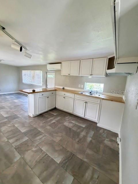 For Sale: $125,000 (2 beds, 1 baths, 672 Square Feet)