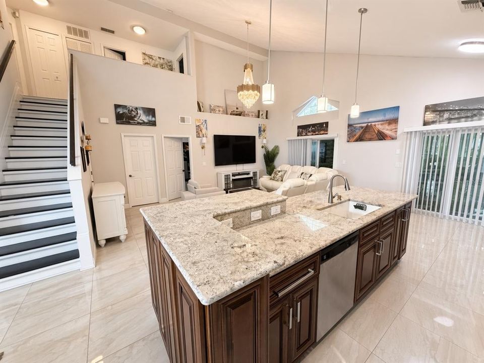En Venta: $450,000 (4 camas, 2 baños, 2485 Pies cuadrados)