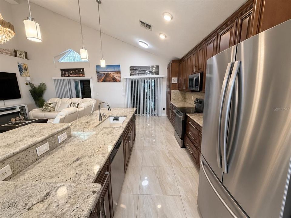 En Venta: $450,000 (4 camas, 2 baños, 2485 Pies cuadrados)