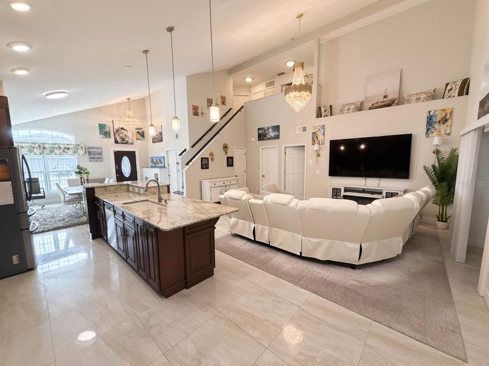 En Venta: $450,000 (4 camas, 2 baños, 2485 Pies cuadrados)
