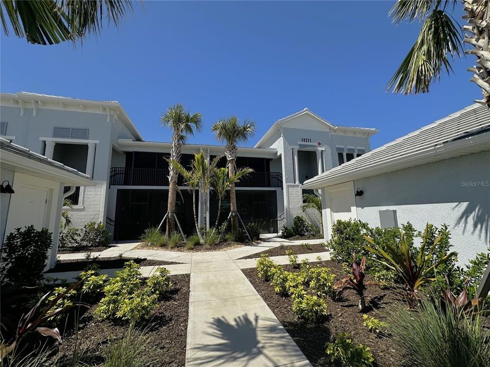 For Sale: $269,900 (2 beds, 2 baths, 1438 Square Feet)