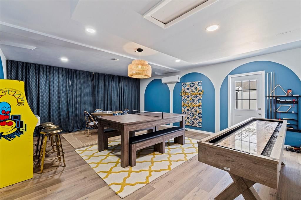 En Venta: $729,000 (4 camas, 3 baños, 2467 Pies cuadrados)