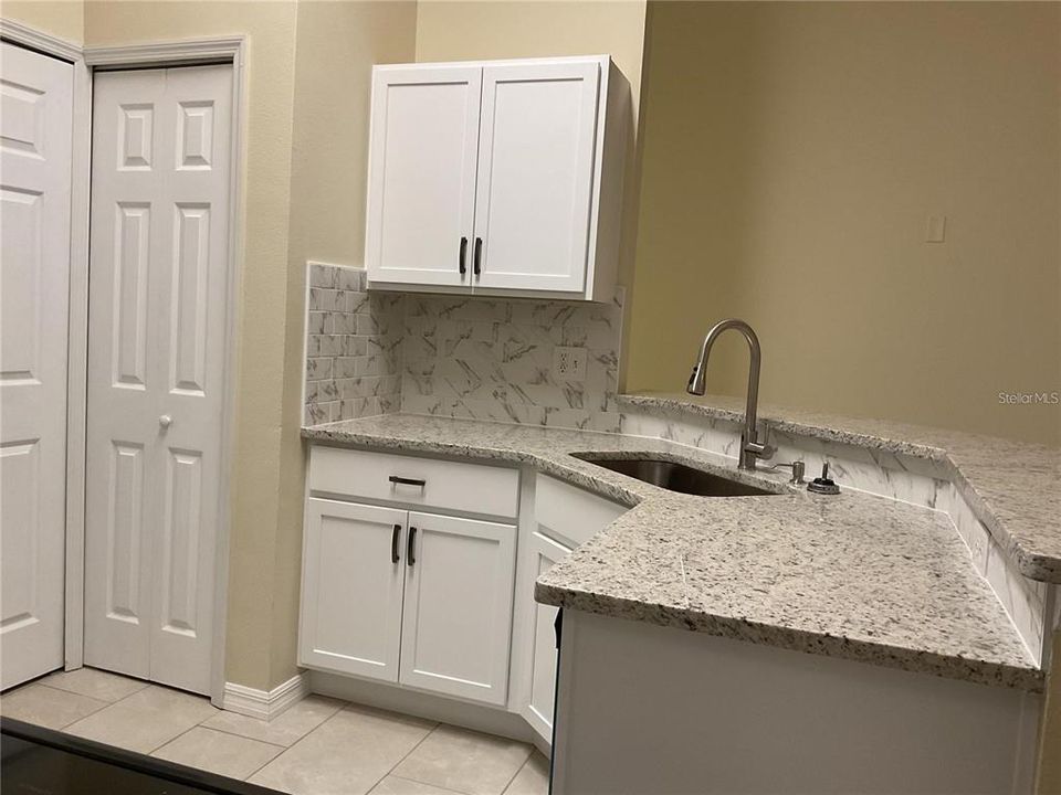 En Venta: $425,000 (6 camas, 0 baños, 2477 Pies cuadrados)
