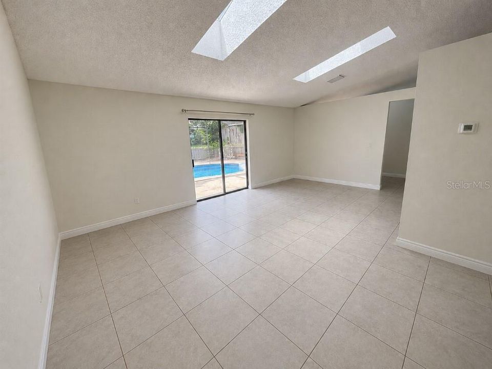 For Sale: $349,999 (3 beds, 2 baths, 1550 Square Feet)