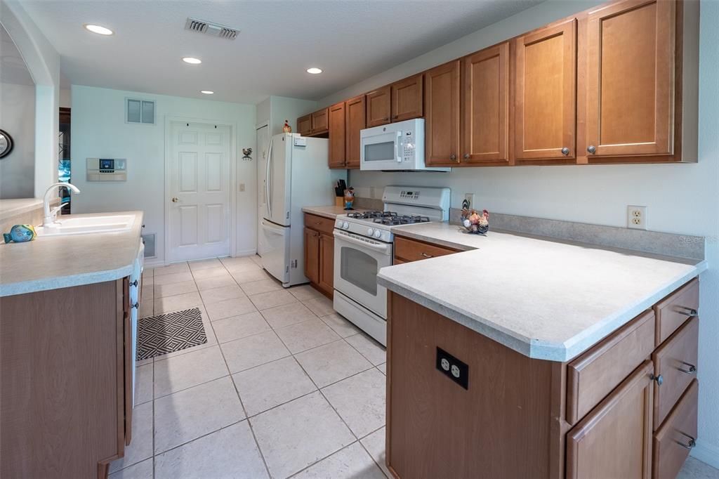 For Sale: $279,000 (3 beds, 2 baths, 1647 Square Feet)