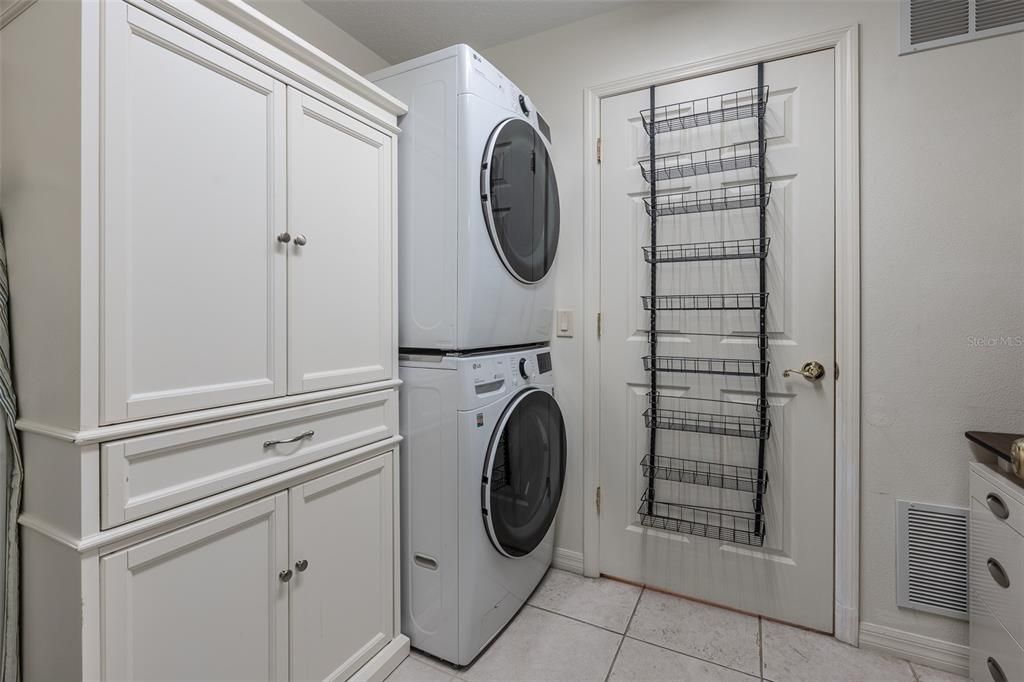 For Sale: $279,000 (3 beds, 2 baths, 1647 Square Feet)