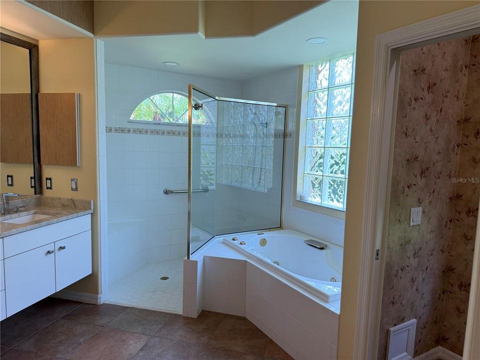 В аренду: $3,295 (3 спален, 2 ванн, 2517 Квадратных фут)