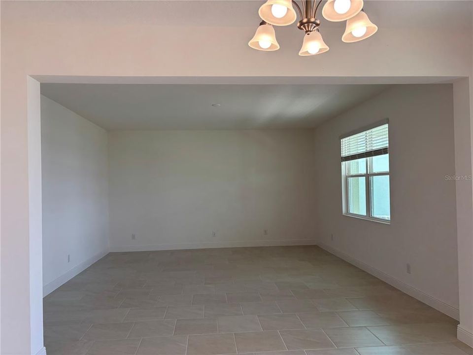 For Sale: $450,000 (4 beds, 2 baths, 2560 Square Feet)