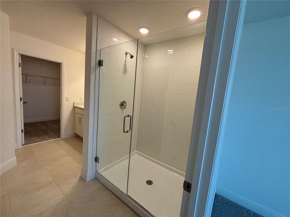 For Sale: $450,000 (4 beds, 2 baths, 2560 Square Feet)
