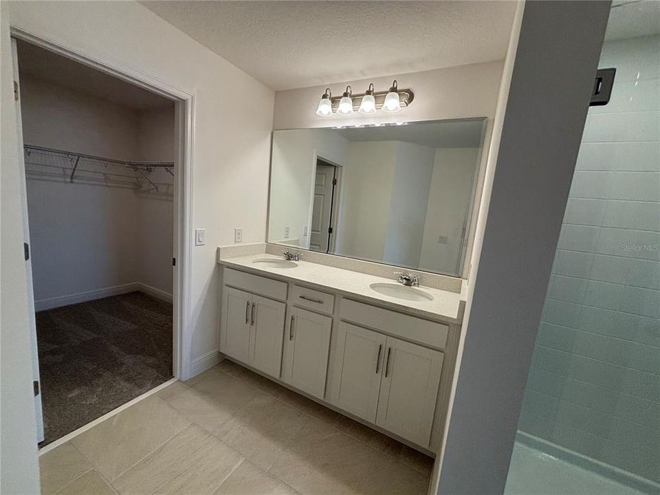 For Sale: $450,000 (4 beds, 2 baths, 2560 Square Feet)