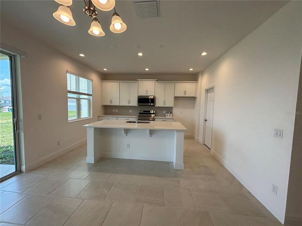 For Sale: $450,000 (4 beds, 2 baths, 2560 Square Feet)