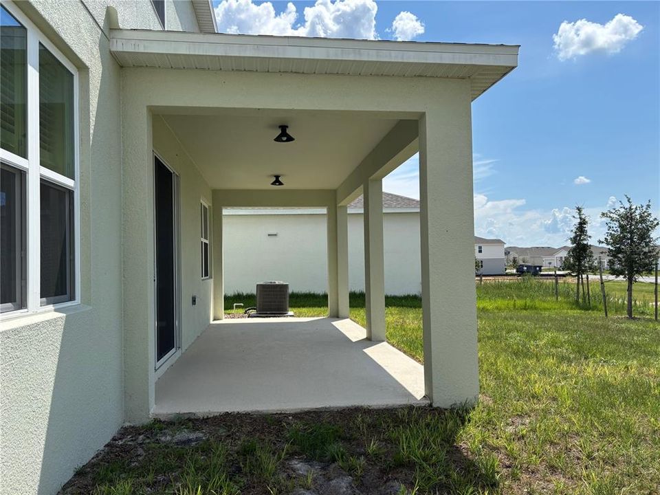 For Sale: $450,000 (4 beds, 2 baths, 2560 Square Feet)