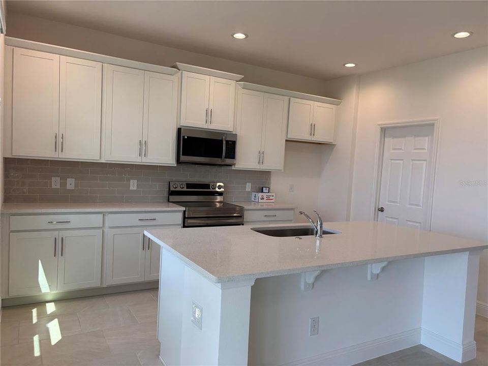For Sale: $450,000 (4 beds, 2 baths, 2560 Square Feet)