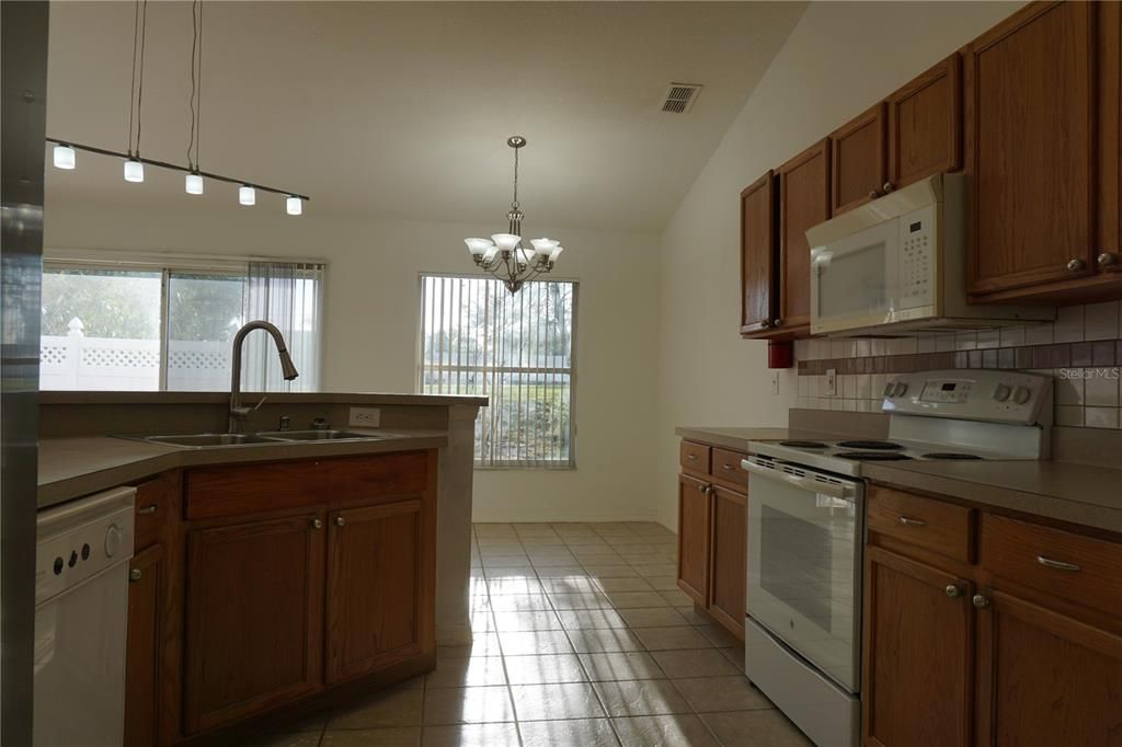 For Rent: $2,000 (3 beds, 2 baths, 1649 Square Feet)