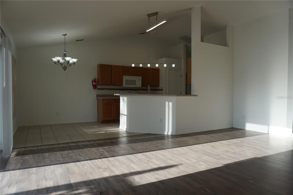 For Rent: $2,000 (3 beds, 2 baths, 1649 Square Feet)