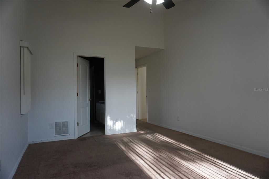 For Rent: $2,000 (3 beds, 2 baths, 1649 Square Feet)
