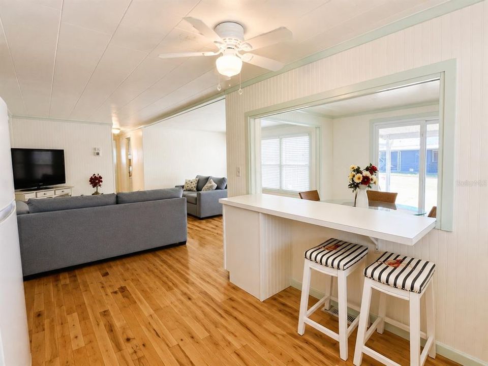 For Sale: $179,000 (2 beds, 1 baths, 920 Square Feet)