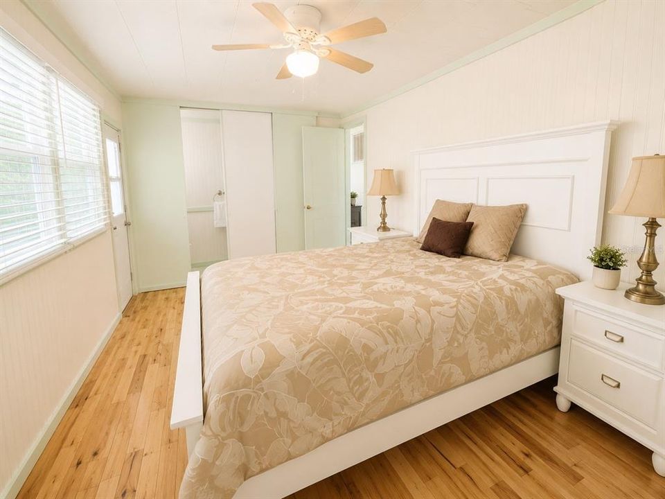 For Sale: $179,000 (2 beds, 1 baths, 920 Square Feet)