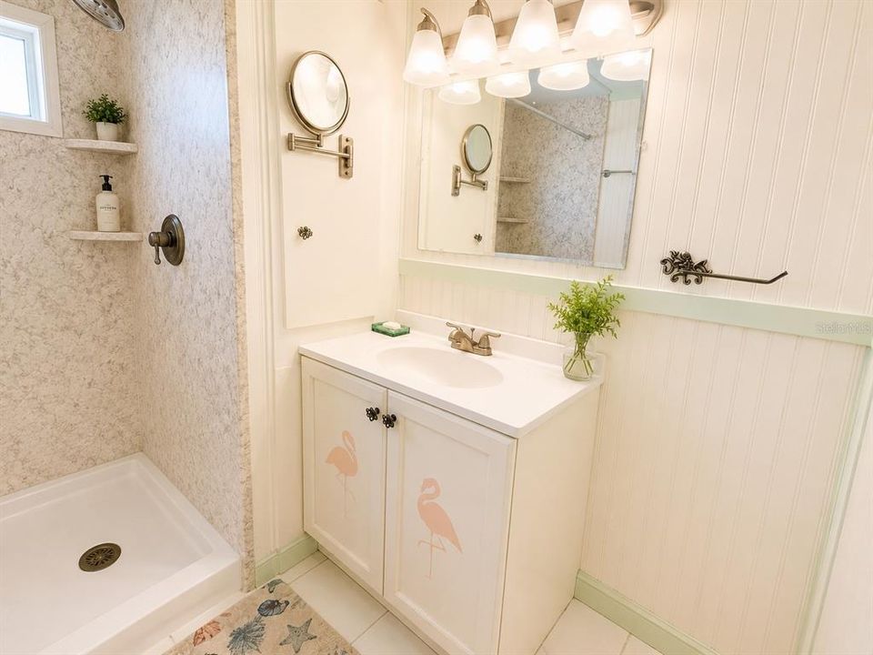 For Sale: $179,000 (2 beds, 1 baths, 920 Square Feet)