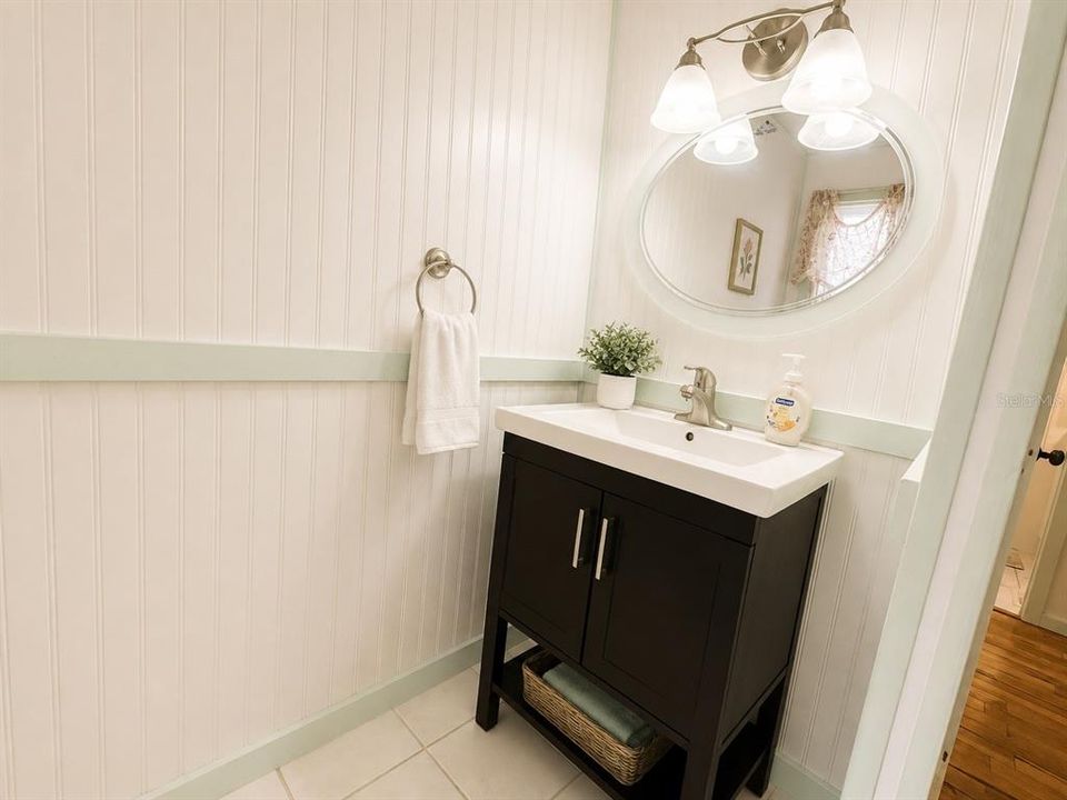 For Sale: $179,000 (2 beds, 1 baths, 920 Square Feet)