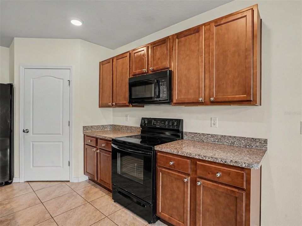 For Sale: $345,000 (5 beds, 3 baths, 2657 Square Feet)