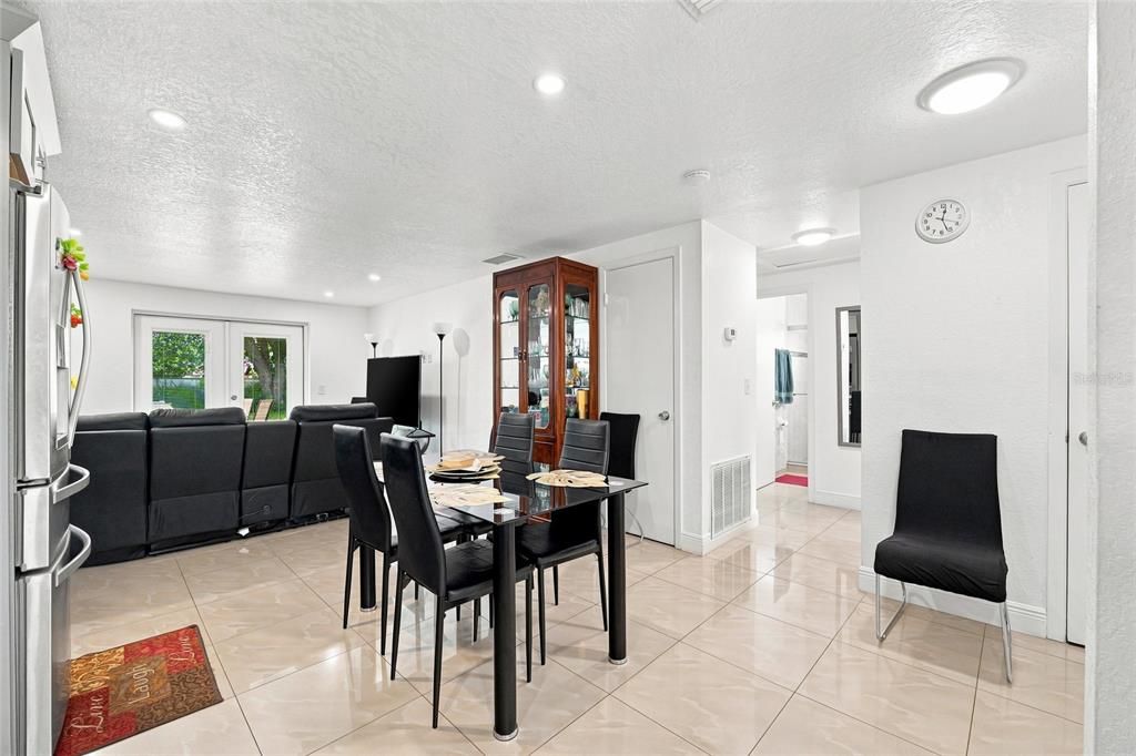 For Sale: $430,000 (3 beds, 2 baths, 1080 Square Feet)