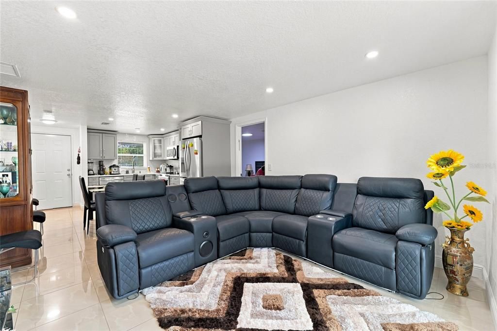For Sale: $430,000 (3 beds, 2 baths, 1080 Square Feet)