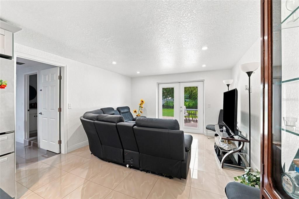 For Sale: $430,000 (3 beds, 2 baths, 1080 Square Feet)