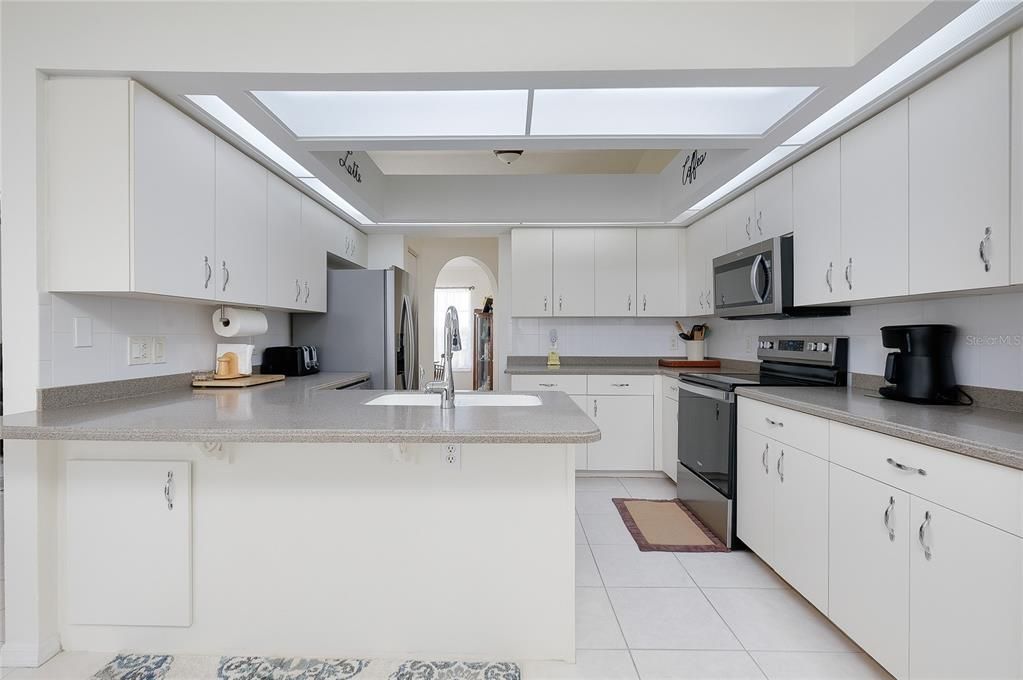 For Sale: $389,000 (3 beds, 2 baths, 1604 Square Feet)