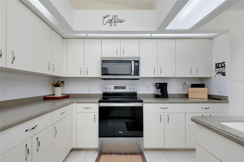 For Sale: $389,000 (3 beds, 2 baths, 1604 Square Feet)