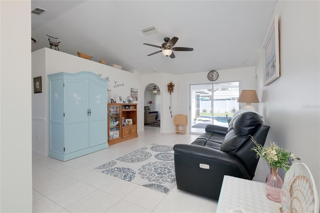 For Sale: $389,000 (3 beds, 2 baths, 1604 Square Feet)