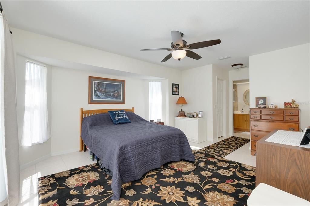 For Sale: $389,000 (3 beds, 2 baths, 1604 Square Feet)