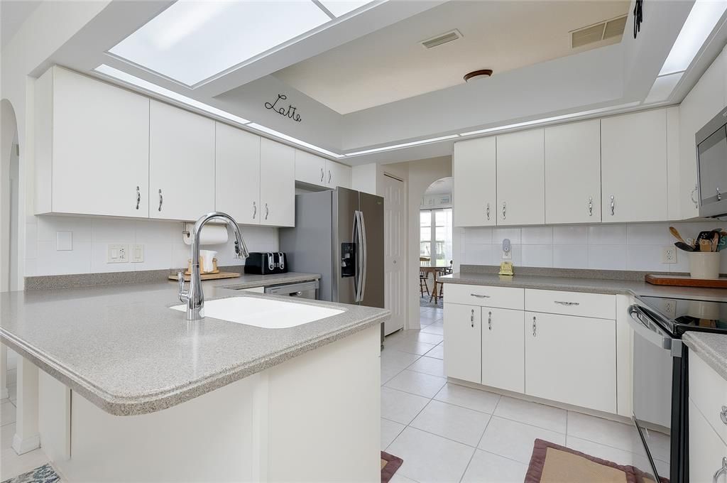 For Sale: $389,000 (3 beds, 2 baths, 1604 Square Feet)