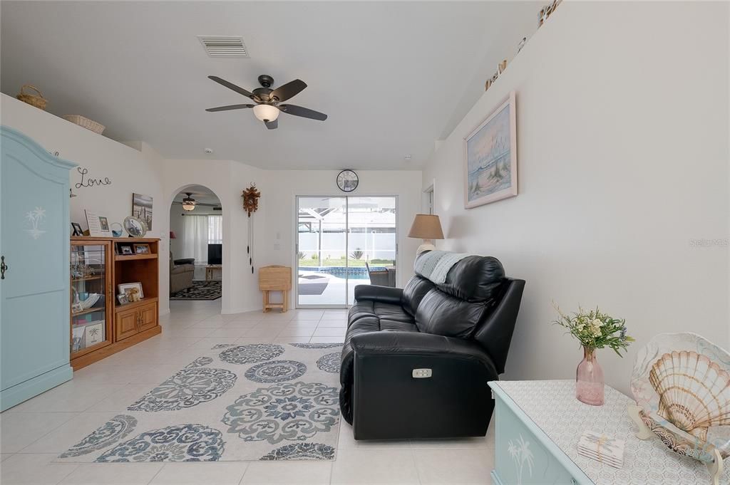 For Sale: $389,000 (3 beds, 2 baths, 1604 Square Feet)