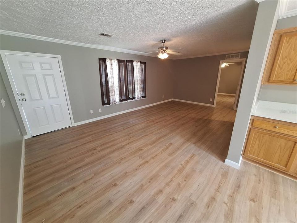 For Rent: $2,300 (3 beds, 2 baths, 1404 Square Feet)