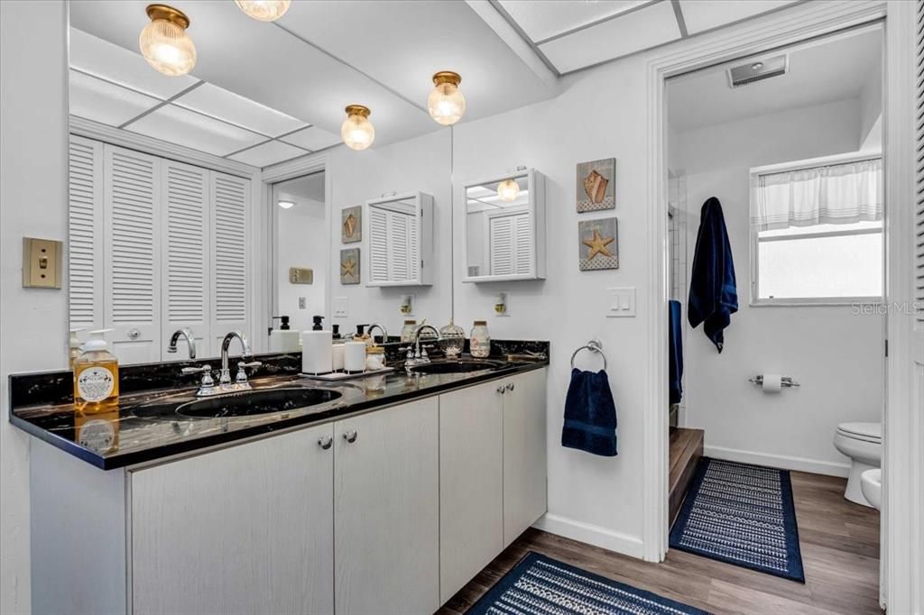 En Venta: $1,169,000 (3 camas, 3 baños, 3755 Pies cuadrados)