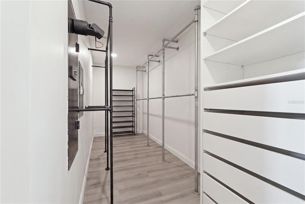 En Venta: $1,169,000 (3 camas, 3 baños, 3755 Pies cuadrados)