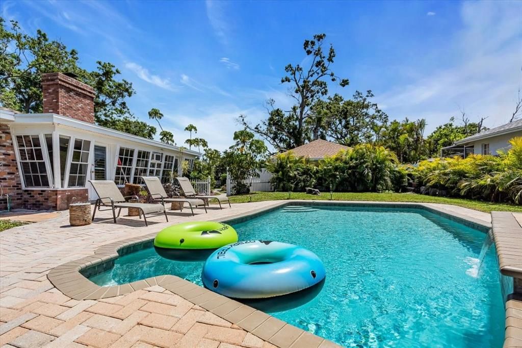 En Venta: $1,169,000 (3 camas, 3 baños, 3755 Pies cuadrados)