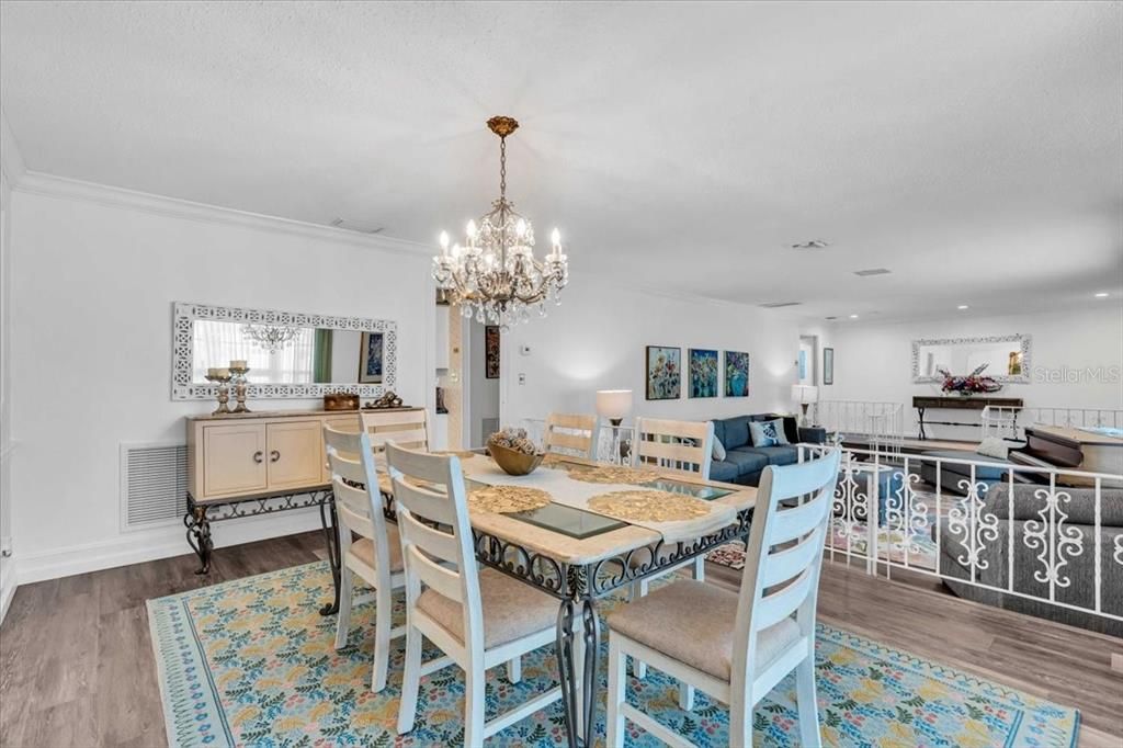 En Venta: $1,169,000 (3 camas, 3 baños, 3755 Pies cuadrados)