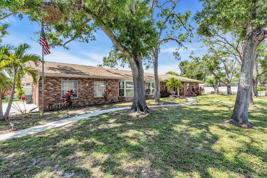 En Venta: $1,169,000 (3 camas, 3 baños, 3755 Pies cuadrados)