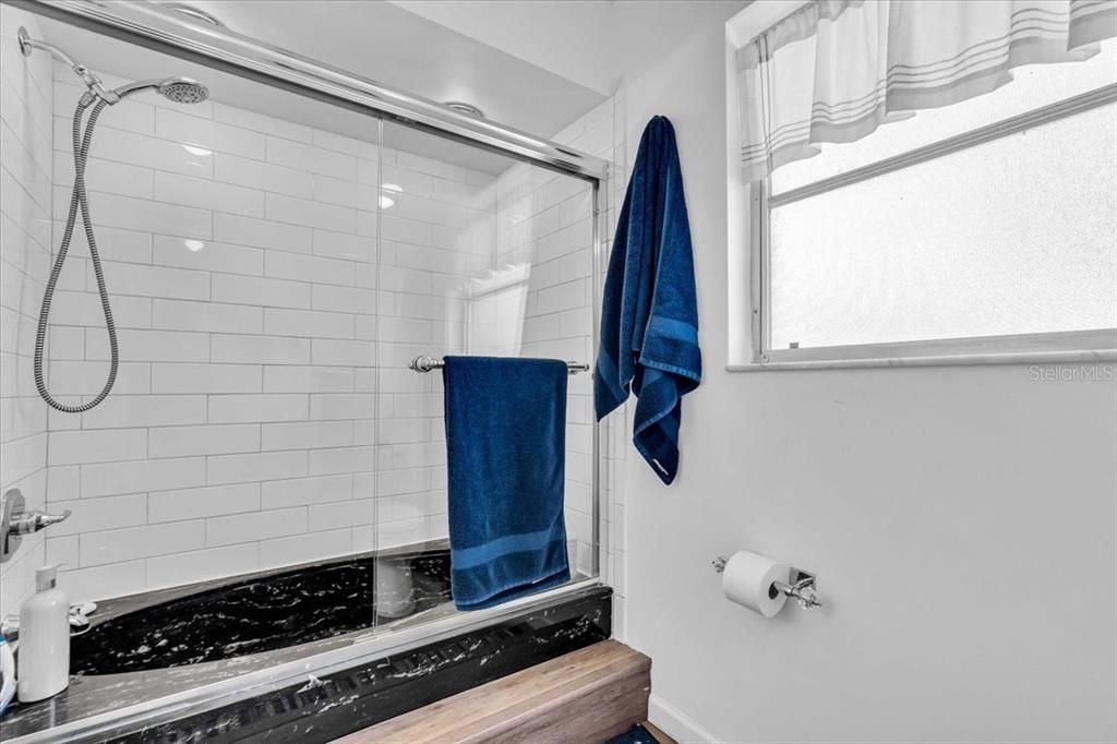 En Venta: $1,169,000 (3 camas, 3 baños, 3755 Pies cuadrados)