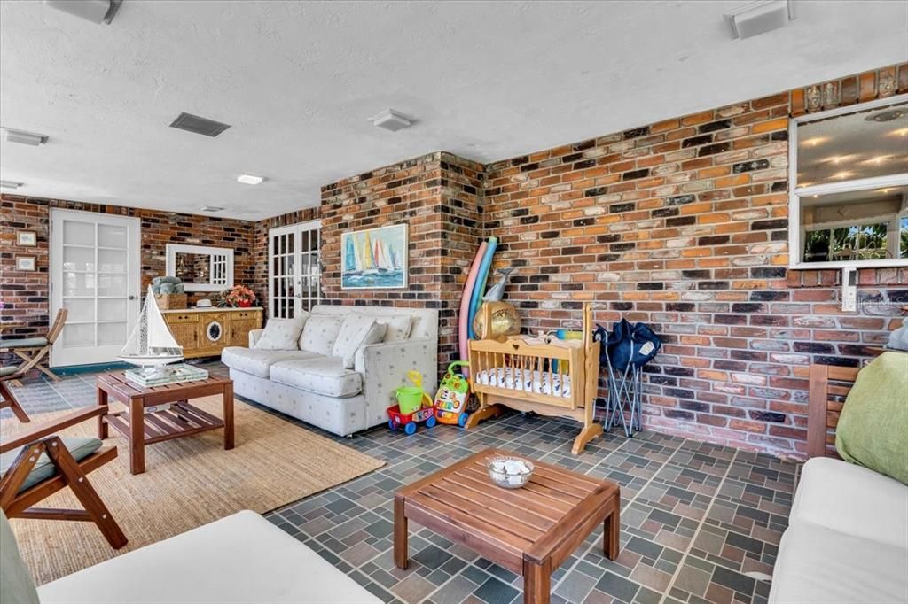 En Venta: $1,169,000 (3 camas, 3 baños, 3755 Pies cuadrados)
