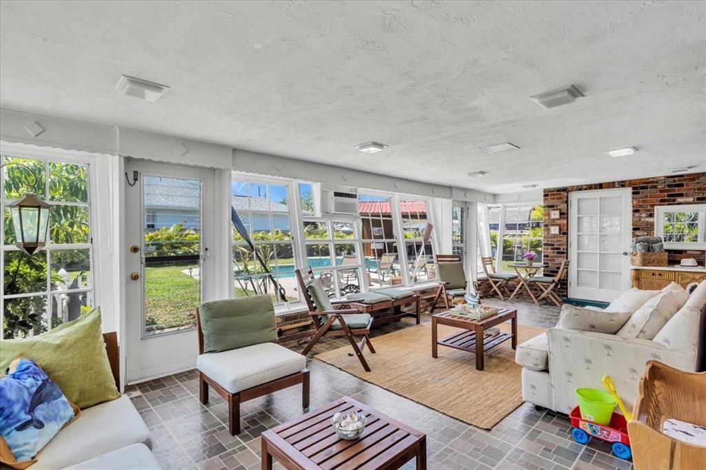 En Venta: $1,169,000 (3 camas, 3 baños, 3755 Pies cuadrados)