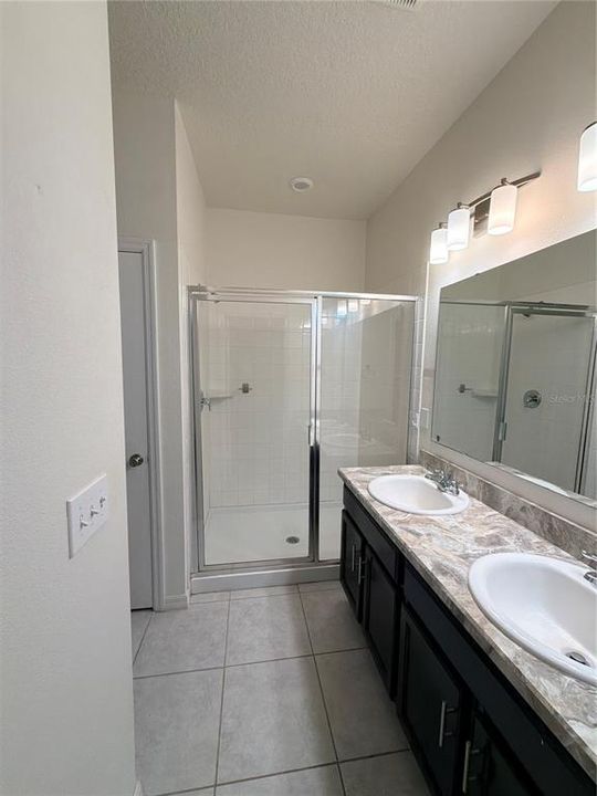 For Rent: $2,700 (4 beds, 2 baths, 1696 Square Feet)