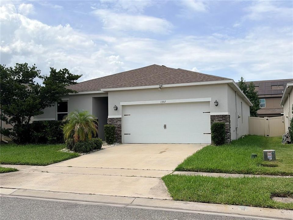 For Rent: $2,700 (4 beds, 2 baths, 1696 Square Feet)